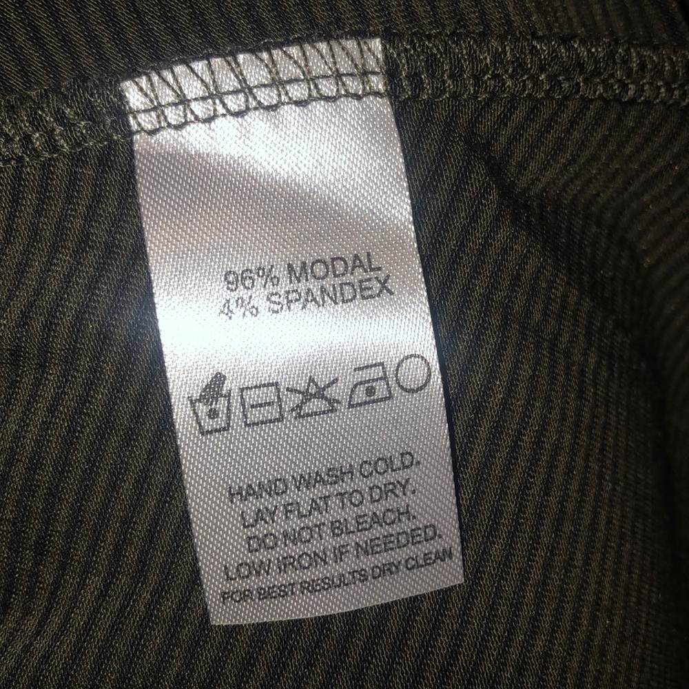 NWOT Green & Black Tunic - Picture 8 of 8